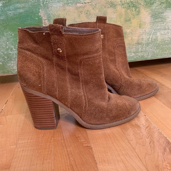 Last Chance👀 Nine West Tan Suede/Leather Block Heel Short Boots Size 5.5 - Picture 3 of 8